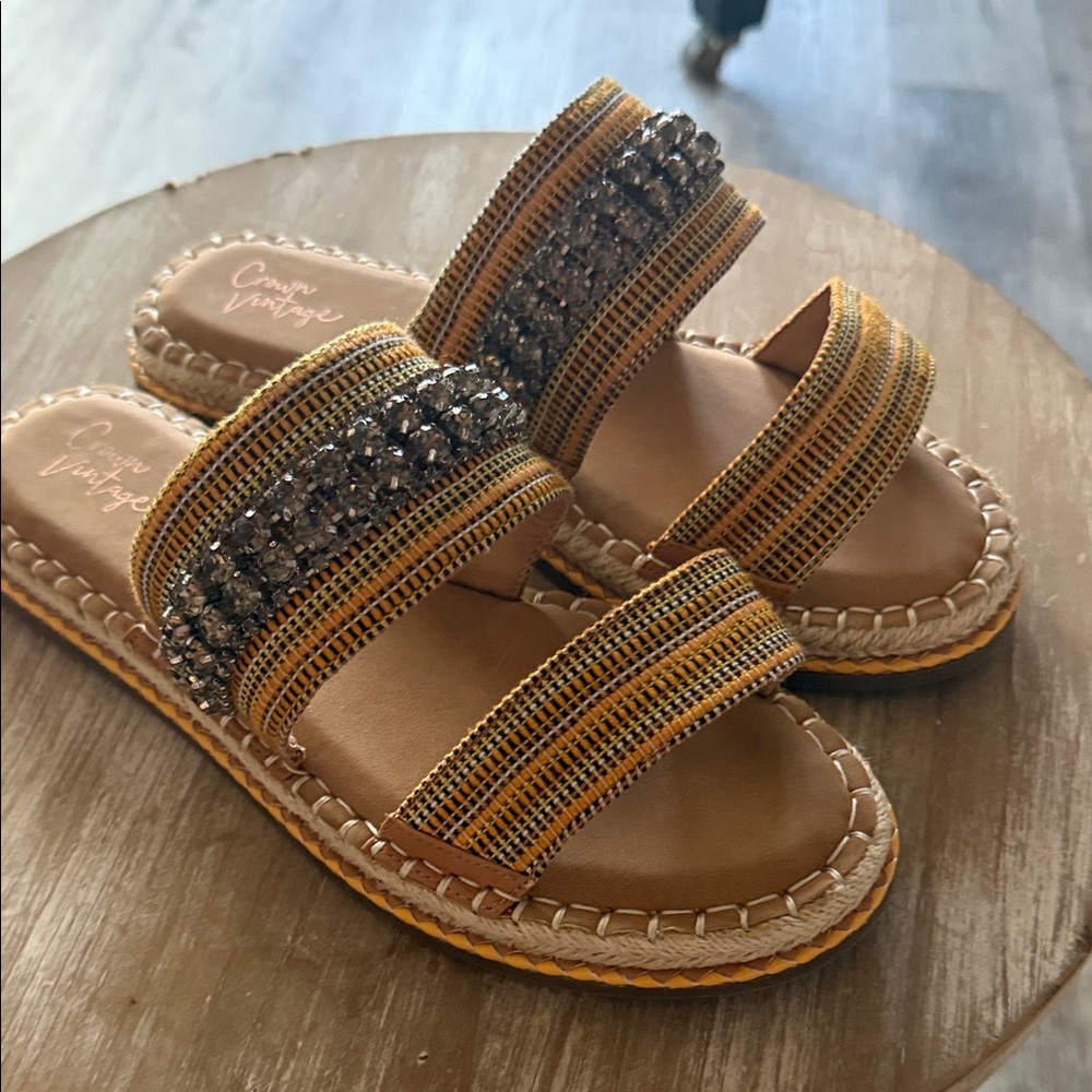NWOT Crown Vintage Leather Crystal -Embellished Yellow Sandals Sz 9